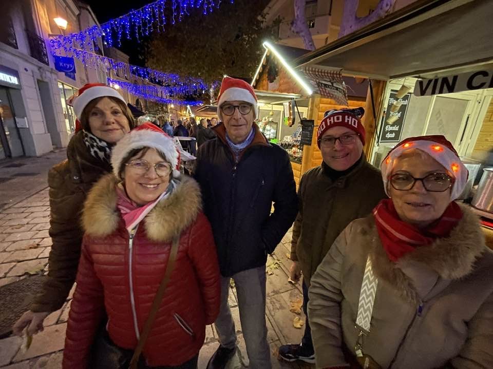 Marche de Noël 2025 dans Martigues illuminée